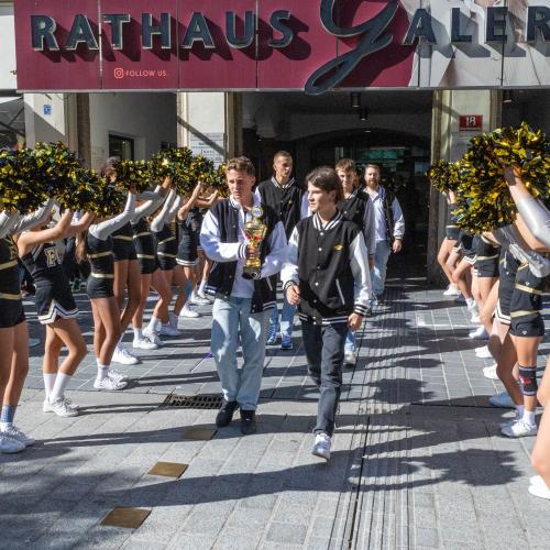 240924_flag_football_besuch_rathaus-4