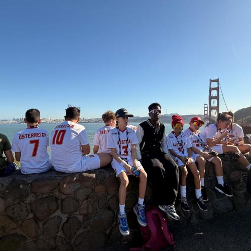 Bild zeigt SchülerInnen vor der Golden Gate Bridge
