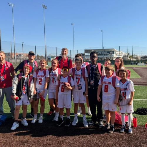 Bild zeigt das Team in Trikots