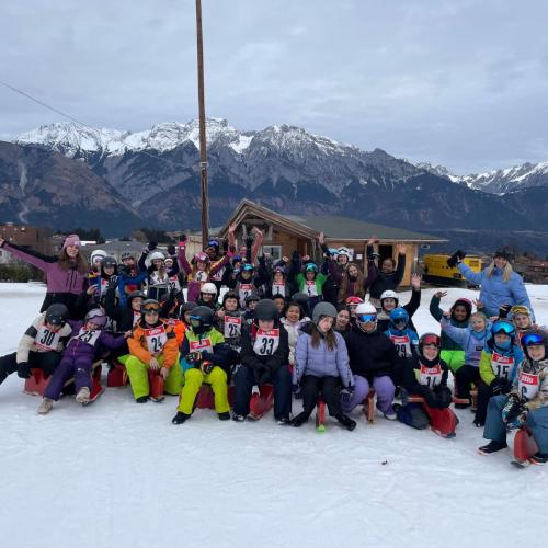 Bild zeigt die Klasse auf Klumpern