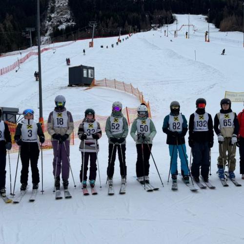 Bild zeigt unsere RennläuferInnen