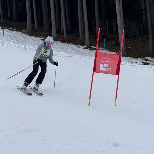 Bild zeigt eine Rennläuferin