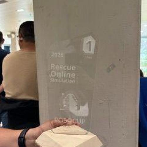 Bild zeigt den Pokal