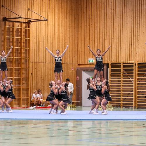 Das Foto zeigt die Cheerleaderinnen der 3af und 4af