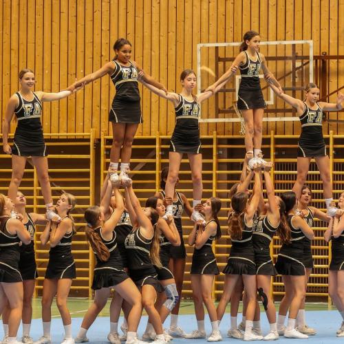 Das Foto zeigt die Cheerleaderinnen der 3af und 4af