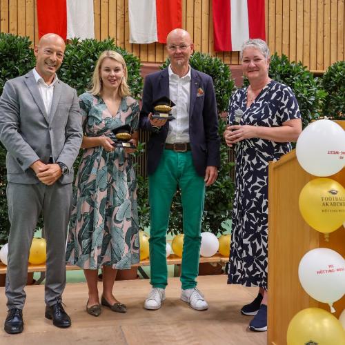 Das Foto zeigt Direktorin Rainer, ..., Vize-Bgmin Elli Mayr, Daniel Dieplinger