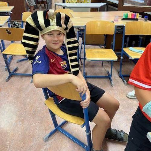 Das Foto zeigt die verkleidete Schüler*innen