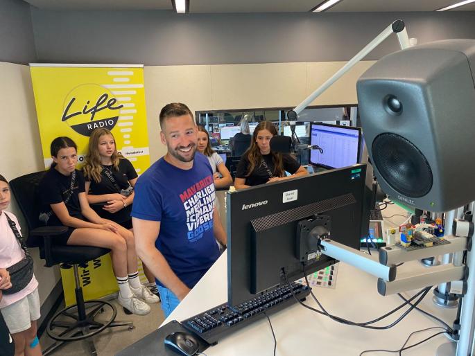 Life-Radio-2